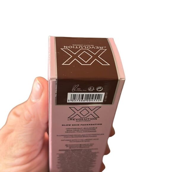 XX Revolution Glow Skin‎ FauXXdation Foundation FX15 - Picture 2 of 5